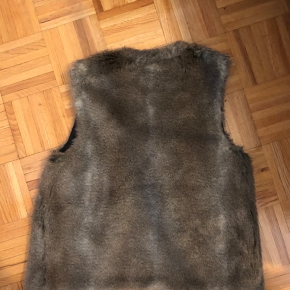 Talula Park Slope Vest - Vegan Fur - Picture 5 of 5
